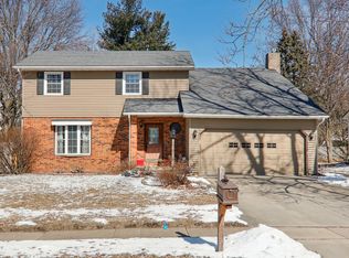 2906 Wellington Way, Bloomington, IL 61704