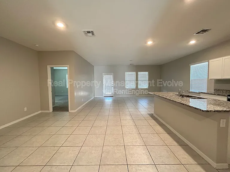 6511 W Magdalena Ln — Photo 3