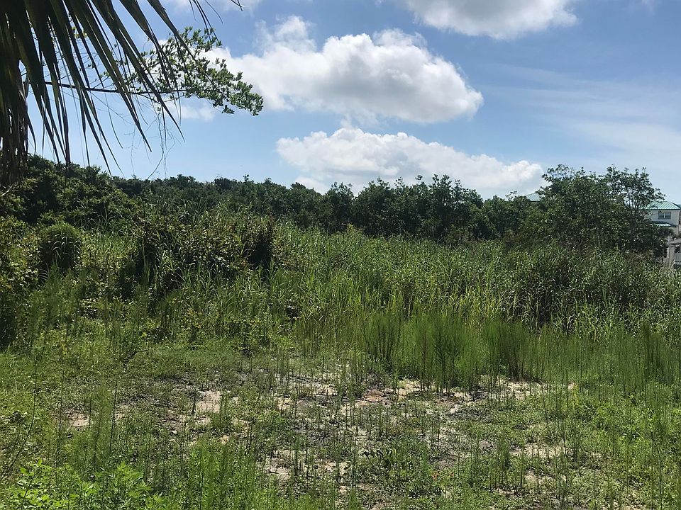 1st image of 208 Deluna Pl