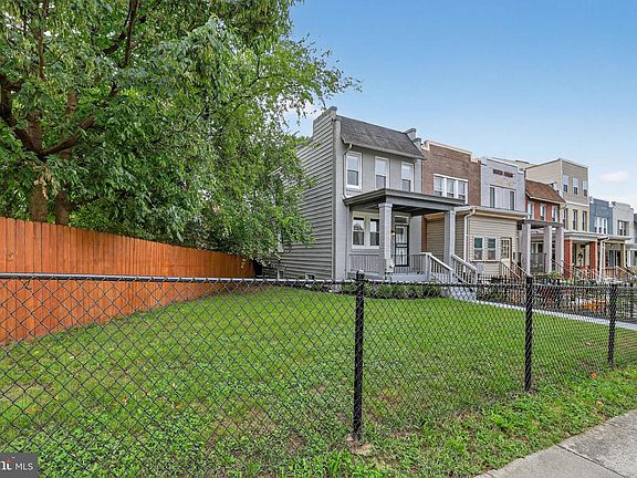 2nd image of 1959 H St NE