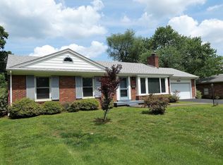 1409 Girard Dr, Graymoor Devondale, KY 40222