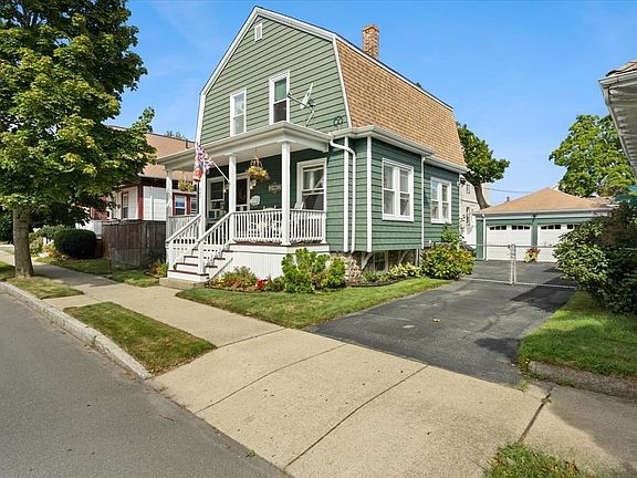4th image of 287 Wood St