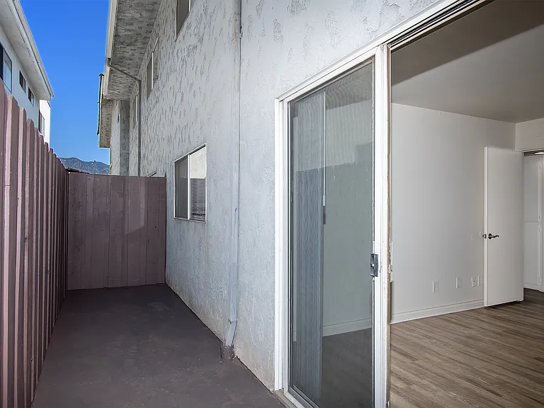 620 W Wilson Ave #C — Photo 15