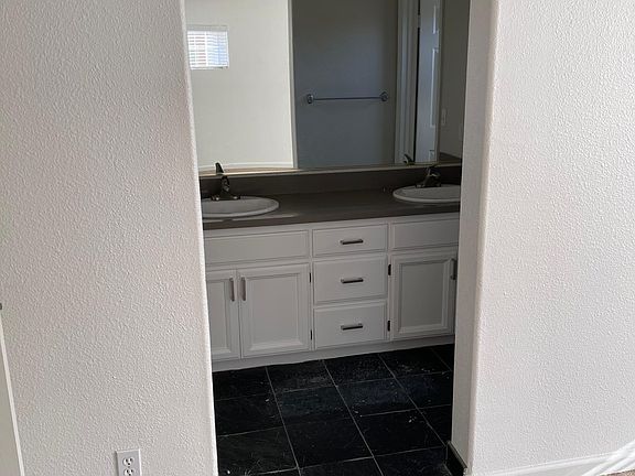 5th image of 2241 Lenox Pl