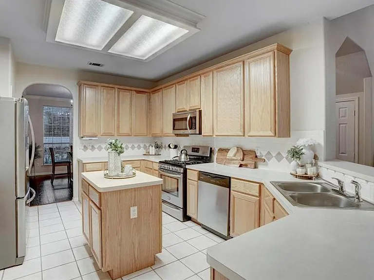 16523 McCormick Dr — Photo 6