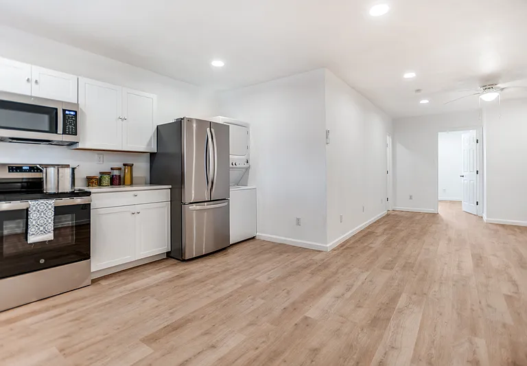 905 W Abram St #3 — Photo 2