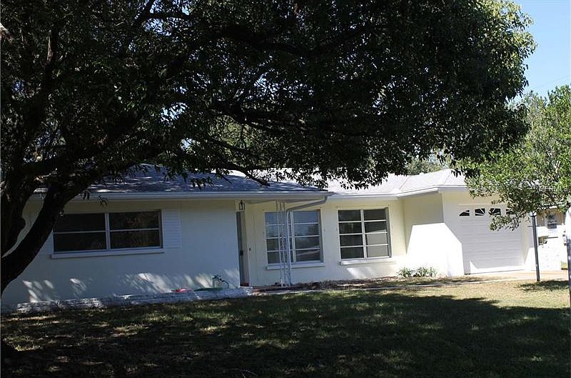 1st image of 702 Woodland Dr