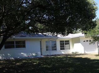 702 Woodland Dr, Largo, FL 33771