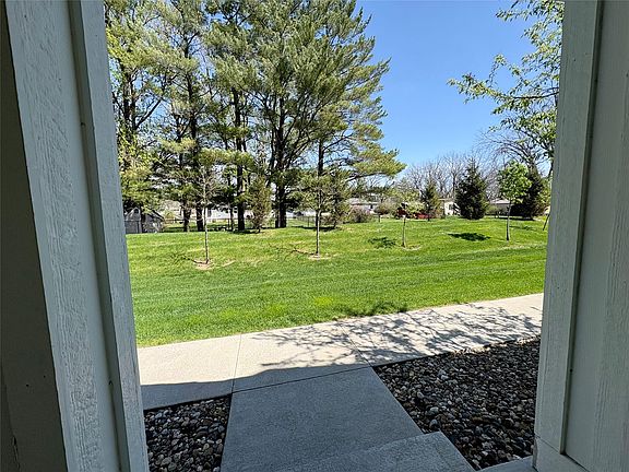 2nd image of 423 Spring Crest Ln