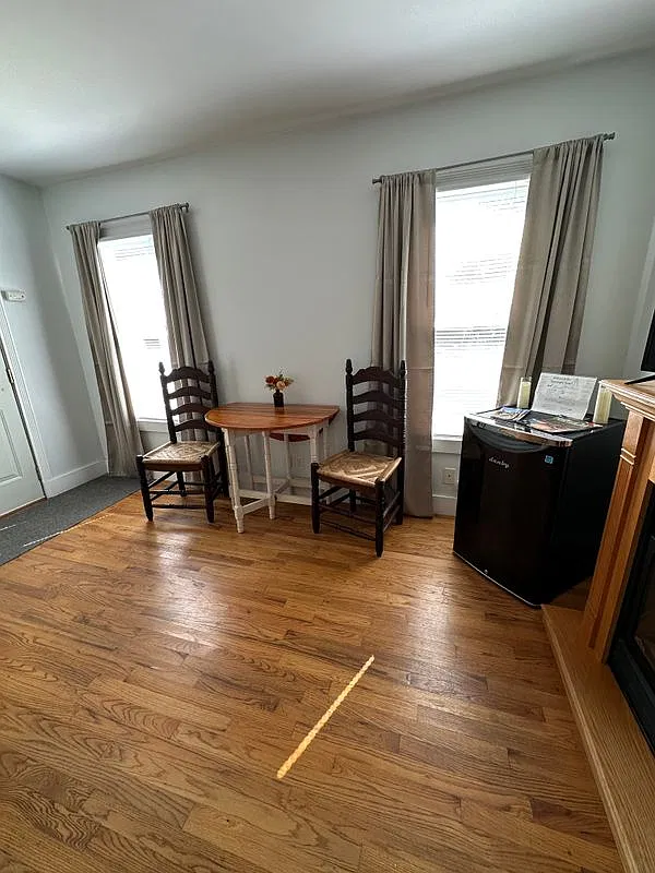 Studio, 1.0 bath, 287 sqft, $700 — Photo 3