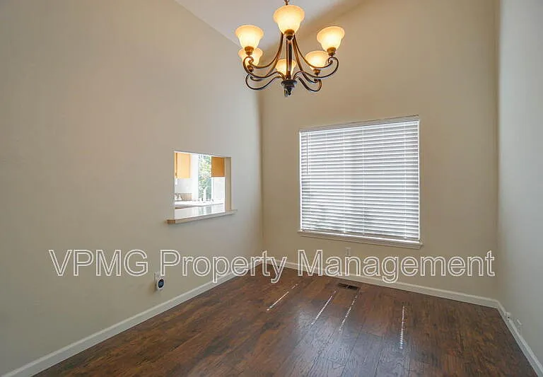2115 NW 143rd Cir — Photo 12