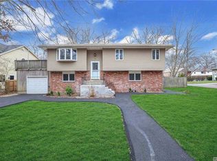 3 Graham Pl, Babylon, NY 11702
