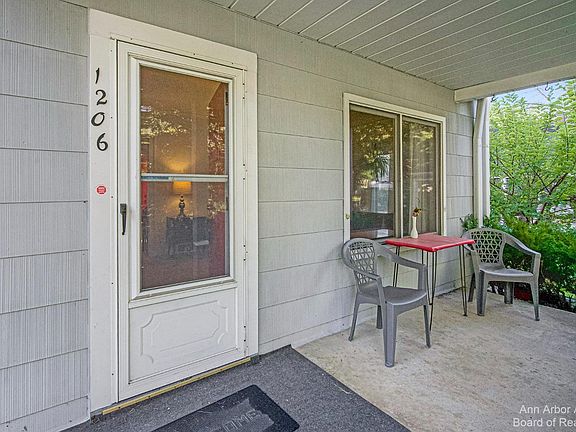 3rd image of 1206 Franklin Blvd