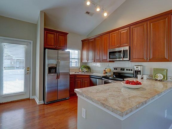 3rd image of 215 Eucalyptus Ln