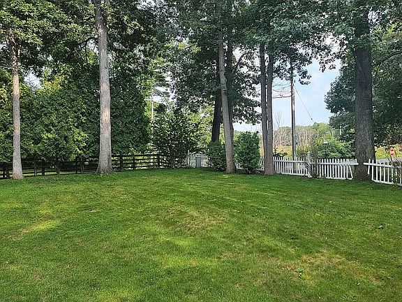 4th image of 15210 Grand Oak Dr
