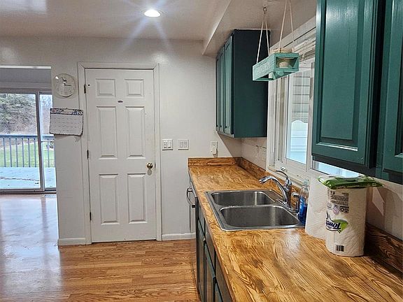 4th image of 1131 Linus St