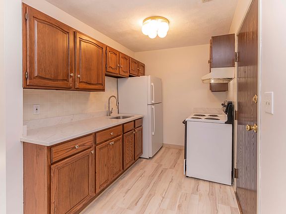 2nd image of 98 State Rd APT 6