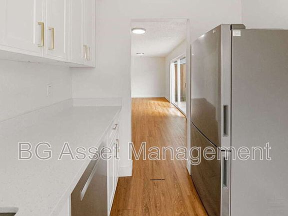 3rd image of 146 19th St APT B