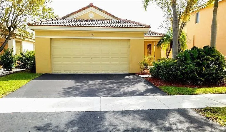 1409 Sabal Trl — Photo 1