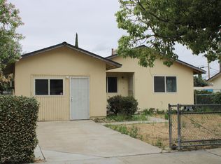 517 S R St, Tulare, CA 93274