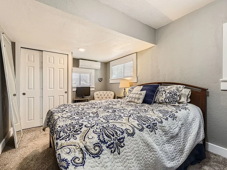 4552 S Logan St — Photo 15