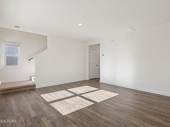5th image of 7712 Belhaven Ln