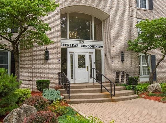 2nd image of 1077 Greenleaf Blvd APT 113