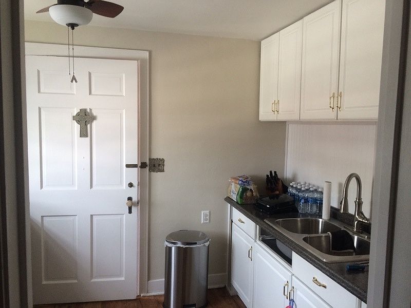 1st image of 404 Sycamore St APT 3