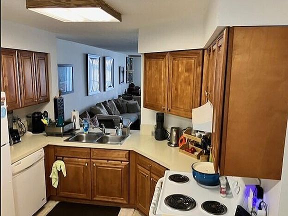 4th image of 118 Lake Emerald Drive #403