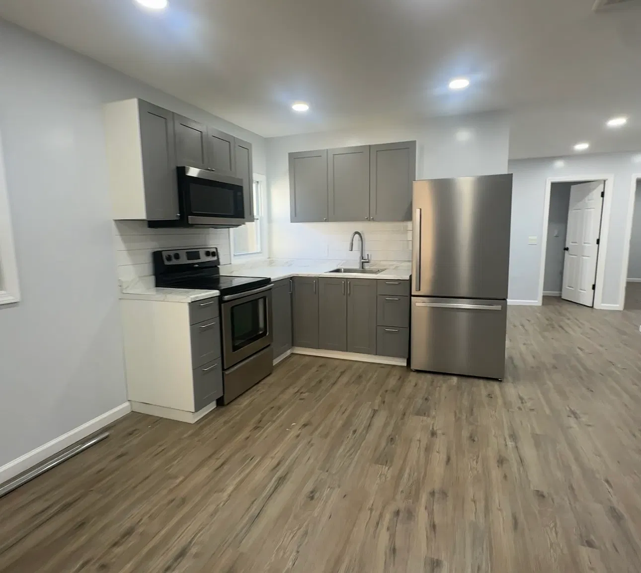 4 bed, $3,200 — Photo 1