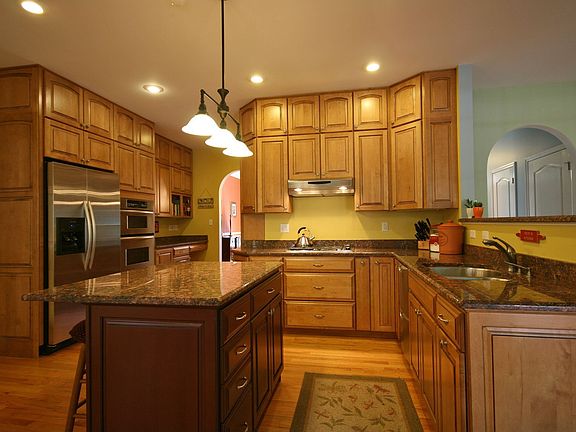 5th image of 15 Fleetwood Dr