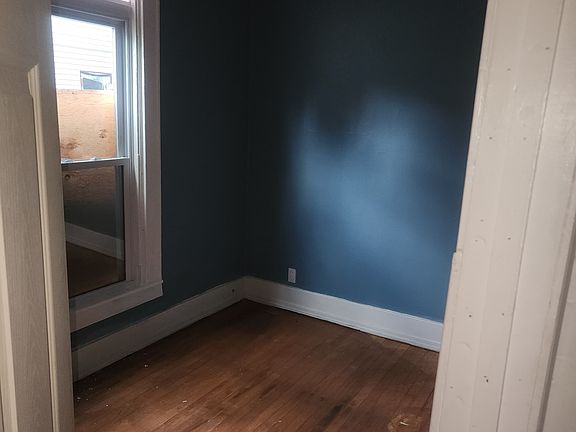 5th image of 224 Sabine St APT 2