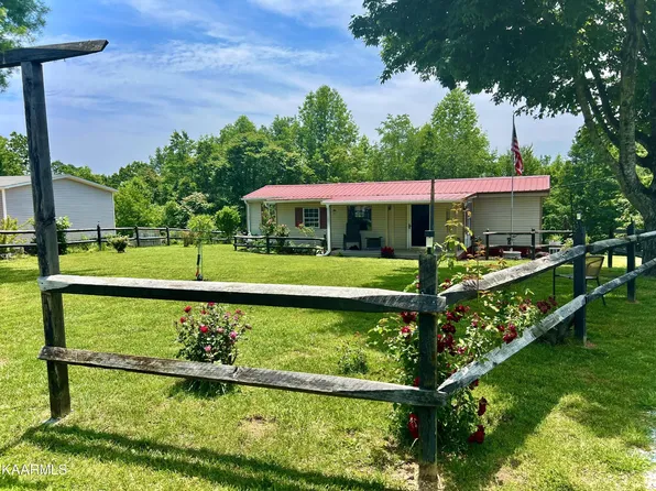 226 Midway Cir, Jacksboro, TN 37757