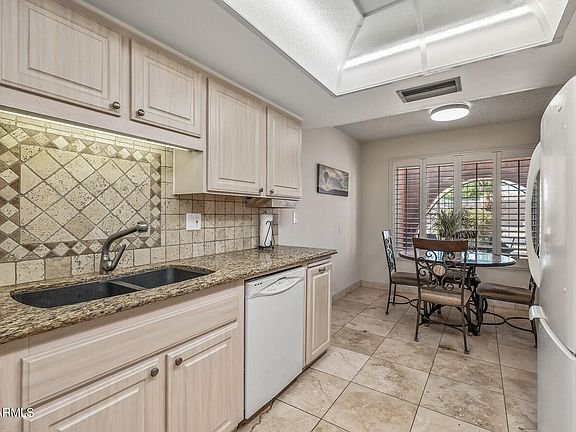 3rd image of 10701 W WEDGEWOOD Drive