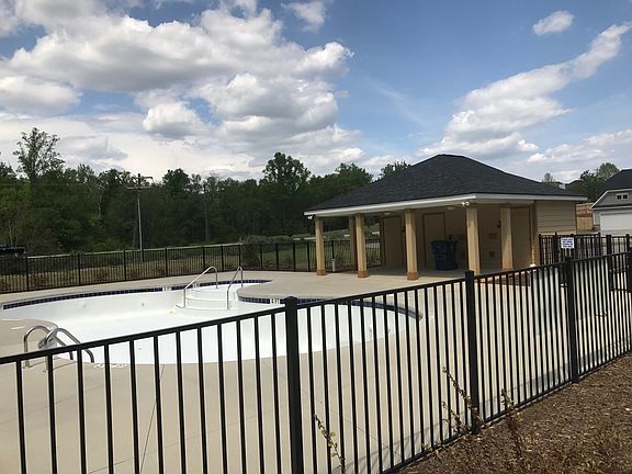 3rd image of 545 W Saddletree Dr #House