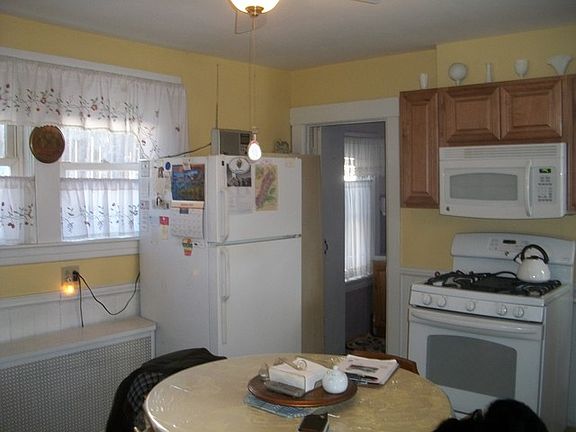2nd image of 9 Brigham St