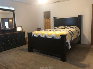 1214 N Main St, Jewett, TX 75846