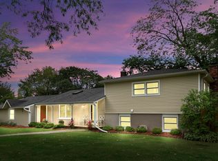 1073 Harvard Ln, Buffalo Grove, IL 60089