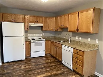 3 bed, 1.5 bath, 1650 sqft, $2,600 — Photo 3