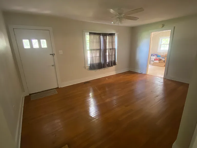 706 Logan Way — Photo 3