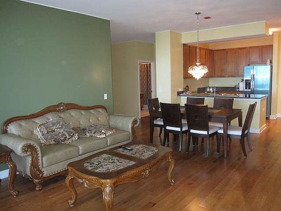 3rd image of 1629 S Prairie Ave Unit 2902