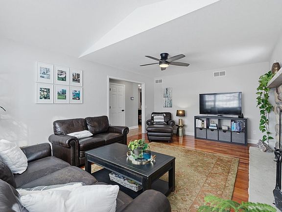 5th image of 7600 Suffolk Down