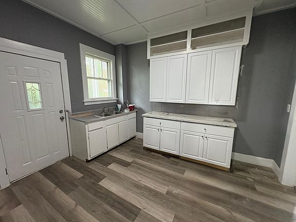 4th image of 918 Walnut St
