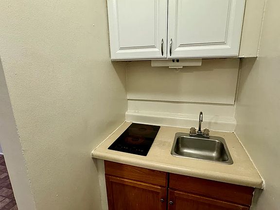 3rd image of 39 W 46th St #5R