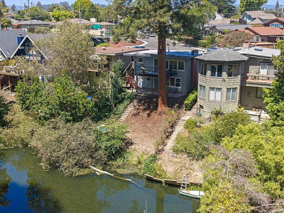 1st image of 525 Riverview Dr