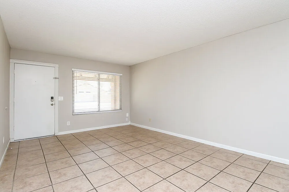 3 bed, 2.0 bath, 1441 sqft, $2,140 — Photo 3