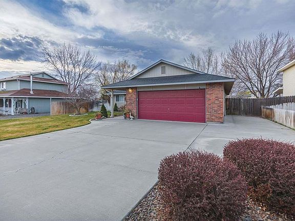 2nd image of 5211 Blue Jay Ln