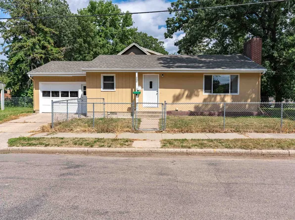 200 10th St NW, Minot, ND 58703