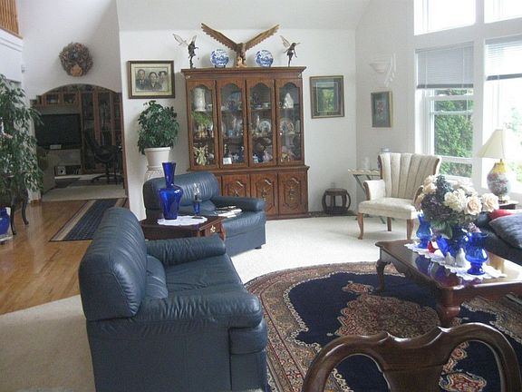 4th image of 11 Meadow Hills Ln