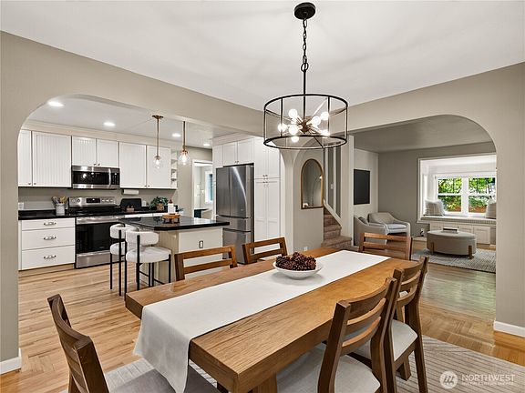 3rd image of 420 222nd Avenue NE